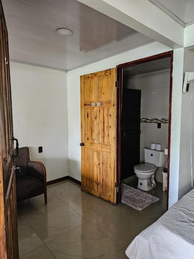 Hotel Liah'S تورتوجويرو المظهر الخارجي الصورة