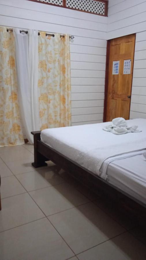 Hotel Liah'S تورتوجويرو المظهر الخارجي الصورة